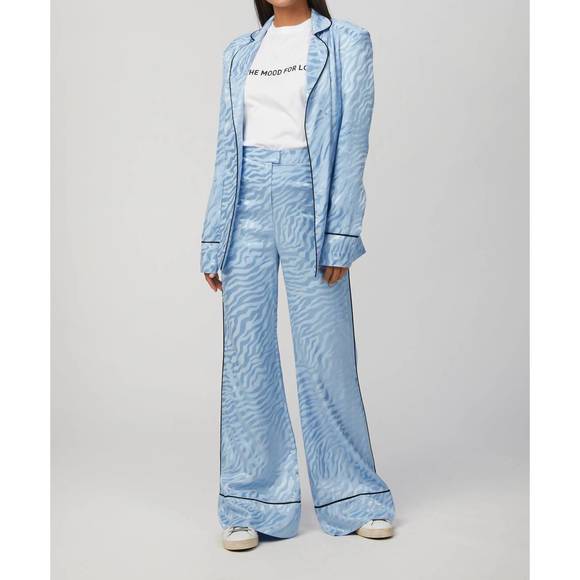 NEW IN THE MOOD FOR LOVE ana t-shirt top in white/black - Picture 3 of 5